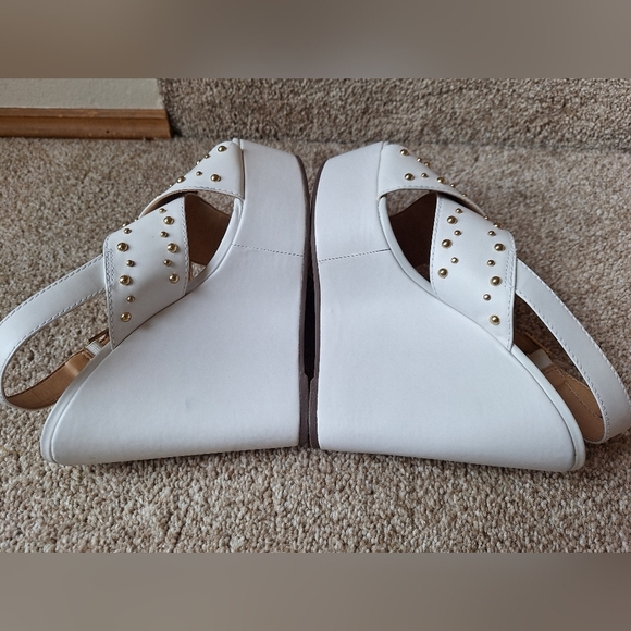 Schutz White Platform Wedge Gold Studs Open Toe Buckle Womens Size 8.5 - Picture 8 of 9